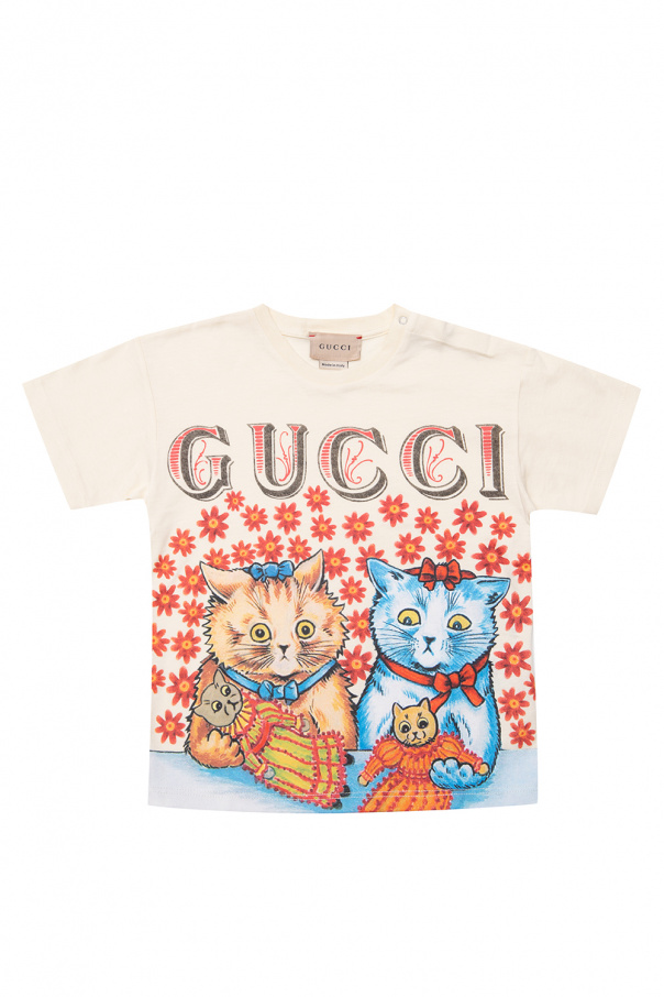 Gucci lion best sale t shirt